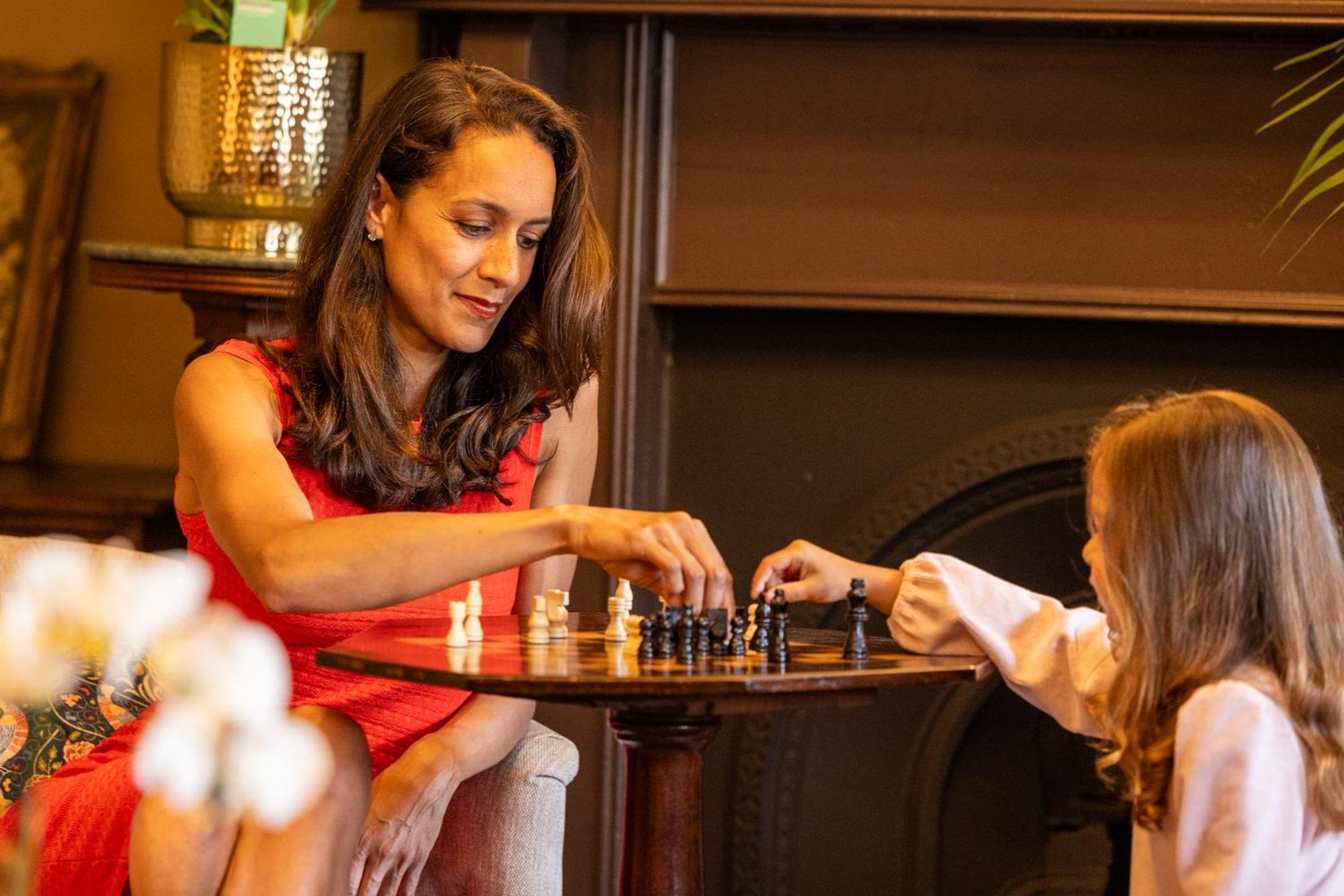 Carton House A Fairmont Managed Hotel Мэйнут Экстерьер фото A woman playing chess with her daughter